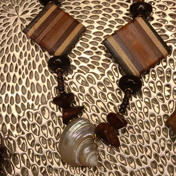 ✴Artisan Wood Snail Shell Necklace - Picture 4 of 10